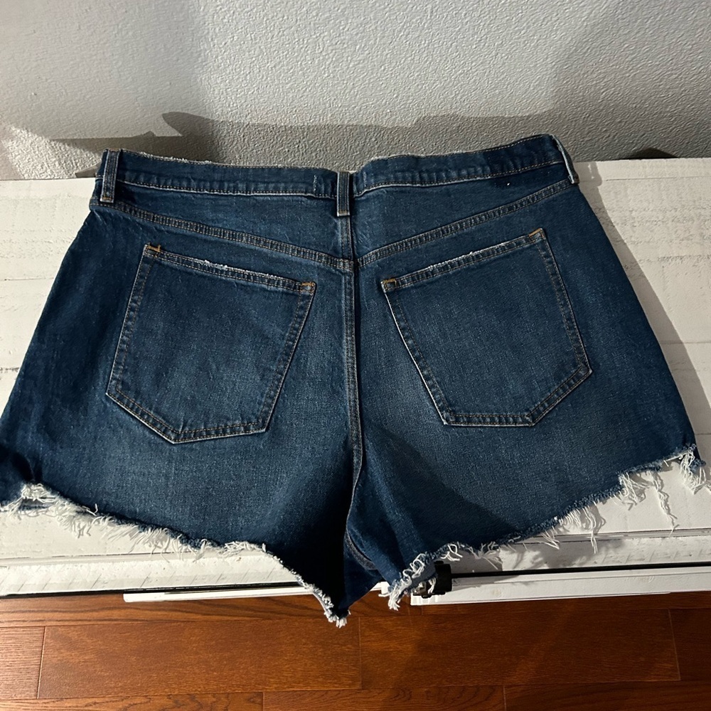 ABERCROMBIE & FITCH High Rise Mom Denim Raw Hem Shorts Size 34/18 Baddie Short - Picture 8 of 11